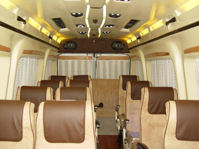 17 Seater Tempo Traveller